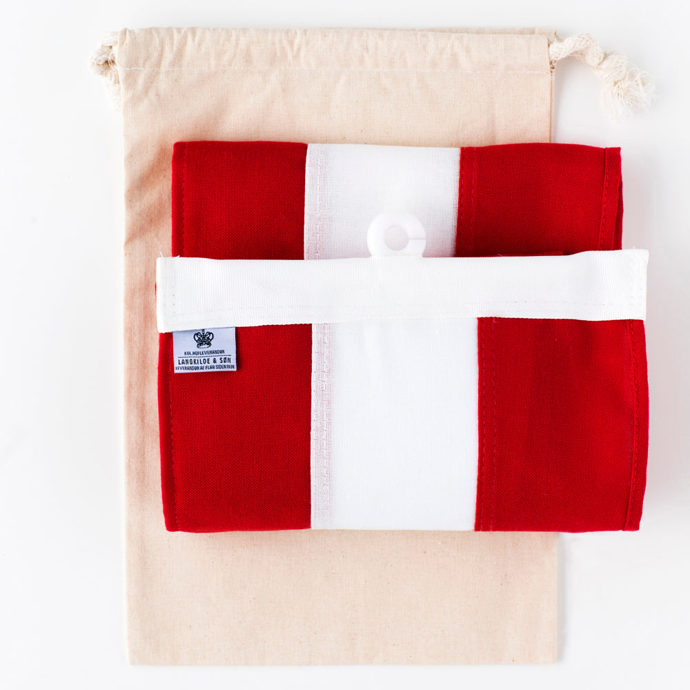 Dannebrog Vimpel - 300 cm x 21 cm (ask for other sizes) We don't have it in stock. 3-5 businessdays will be added to the delivery time