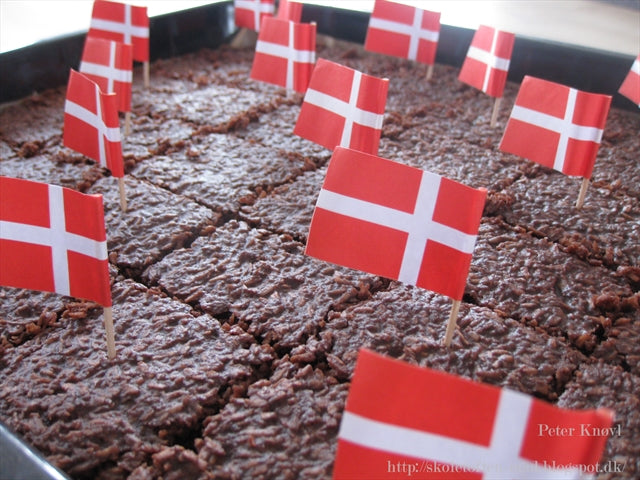 Celebration - Dansk flag til kagen på plastpind 50 stk - paper flags to put in food for birthdays