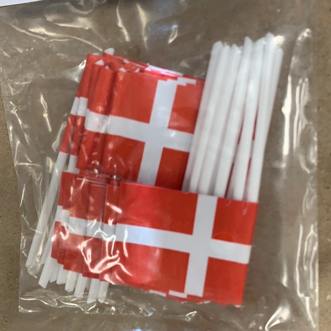 Celebration - Dansk flag til kagen på plastpind 50 stk - paper flags to put in food for birthdays