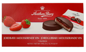 Jordbær i Mousserende vin - Dark Chocolate with Marzipan and strawberries