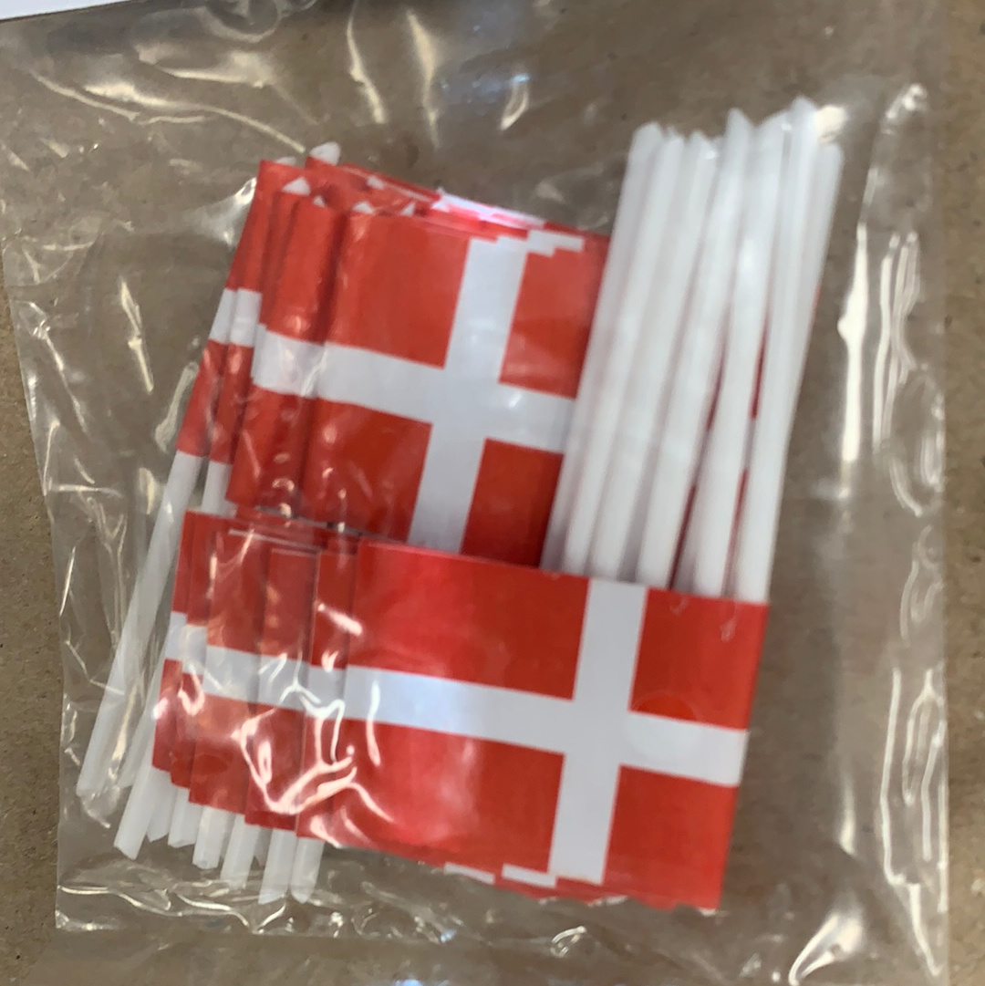 Celebration - Dansk flag til kagen på plastpind - paper flags to put in food for birthdays