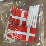 Celebration - Dansk flag til kagen på plastpind - paper flags to put in food for birthdays